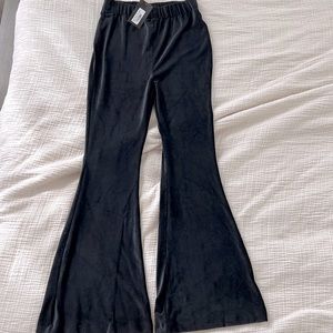 Velvet ribbed stretchy flares!